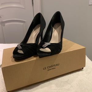 Le Chateau - Women’s Size 6.5 black heels with decoration